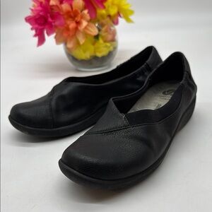 Cloudsteppers by Clarks Women's Black Slip-On Flats Size 7 BFL8656C